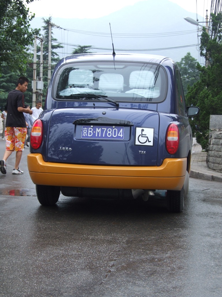 生平第一次看见的残疾人专用出租车
