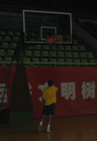 非NO：篮球框咋就那么高呢？