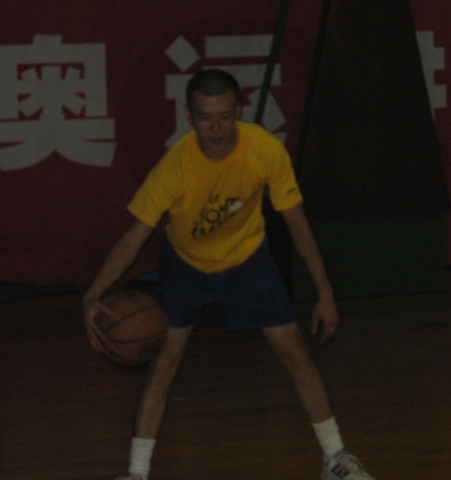 非NO：我也怕怕，不是打篮球安全些……