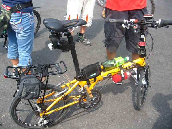 这个是 折叠走天下 outlawlaw的坐骑，很烧包的说