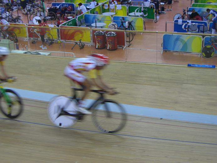 西班牙选手在热身，我总觉得他热身时的表现特别好，但最后只得到第五名，可能热身时体力消耗有点多。 ... ... ... ...