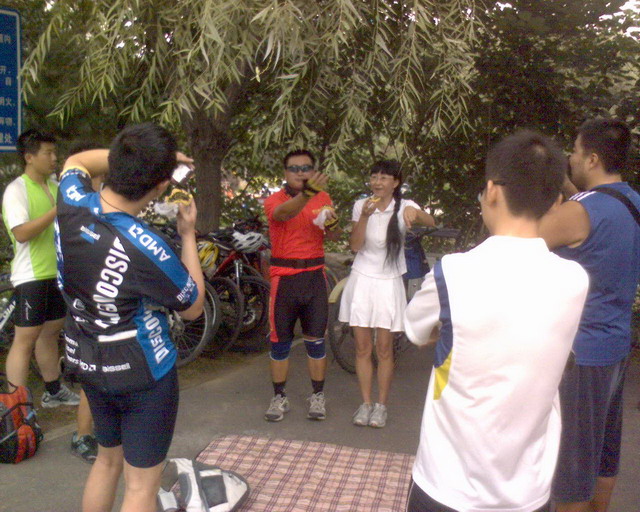 豪客和白裙子~~~