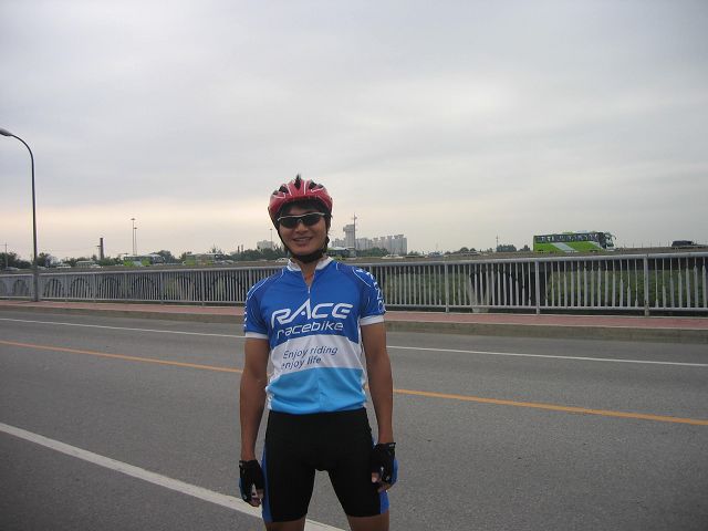 这哥们不服了：我比Lander帅