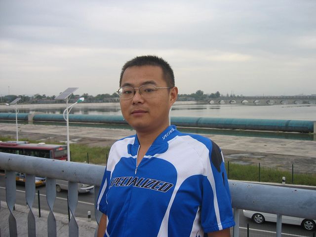 美女被可乐抢走了，蟹爪兰那叫一个生气啊！