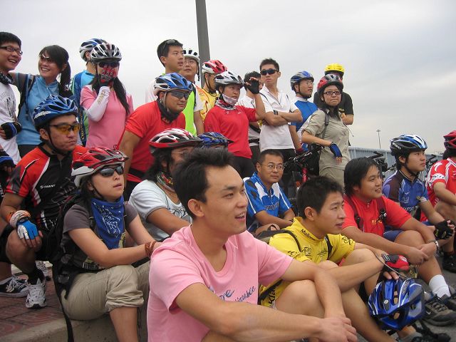 你看，大家对摄影师的景仰之心犹如滔滔江水——