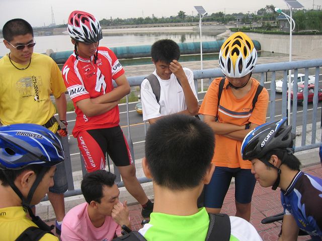 想起国耻，大家都难过地低下了头
