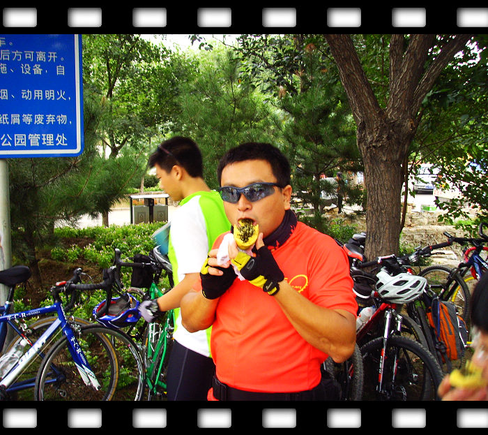 老嚎吃相依旧猥琐