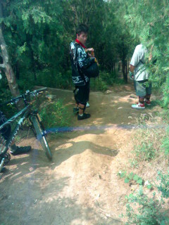 临时会议!商议下第一个坡!