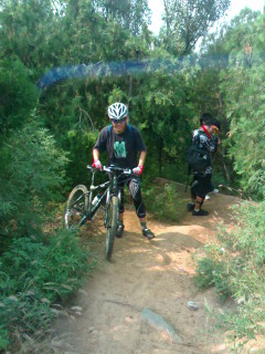 回去做准备!下第一个坡!