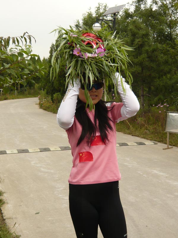 草帽被鹿儿抢劫