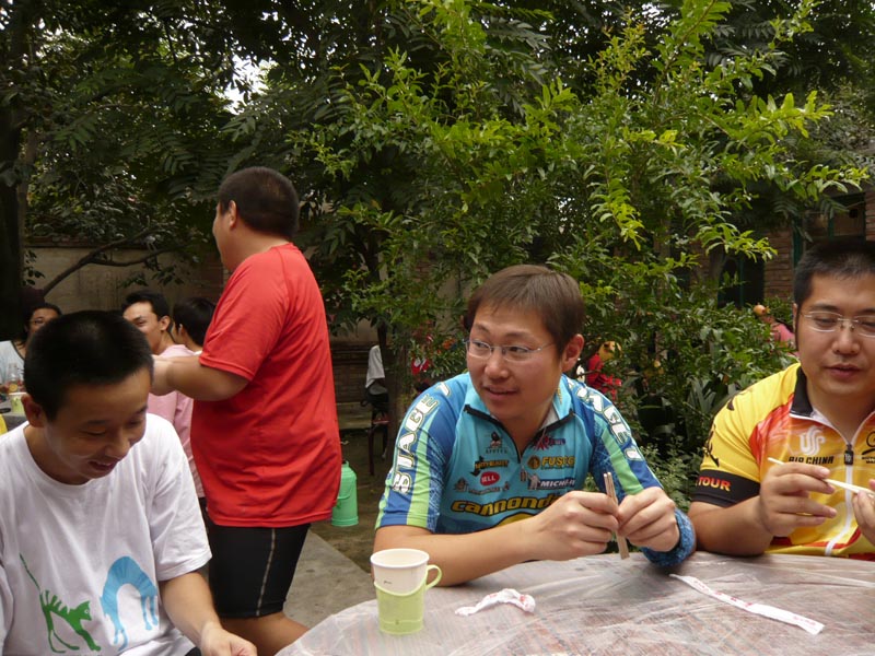 一猫儿：那我还是觉得餐桌布味道好一点儿