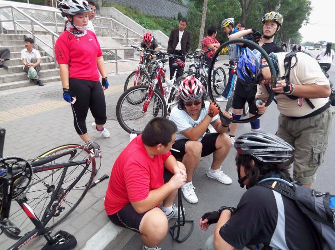 现场座谈会研究补胎方案