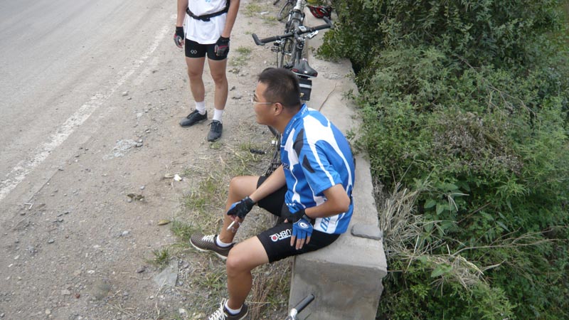 蟹爪兰？，很猛，无论平地上坡停下时必来一颗，比我曾经猛（气道敏感，戒了。啊，突然此刻好想抽烟，手头没有啊） ... ...