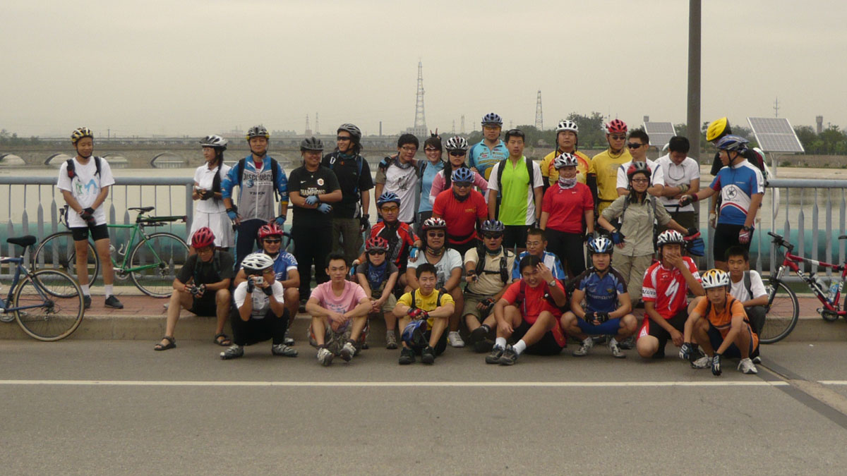 大刘的无限诱惑下，混沌才好不容易出现在了上面的合影里