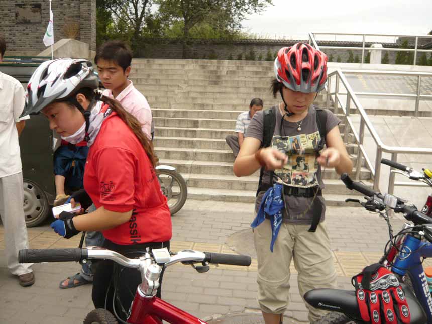 我也看看鹅肠！ 妖精：我得看好眼镜，一会他们别把这也吃了