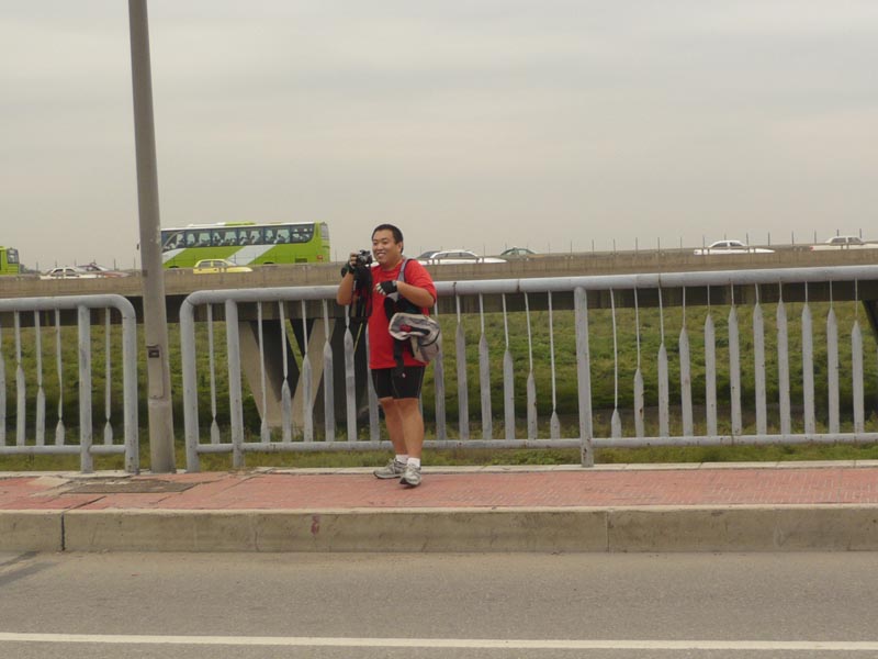 笑一个，茄子！牙膏！你们笑得太难看，看我的教科书式笑容！