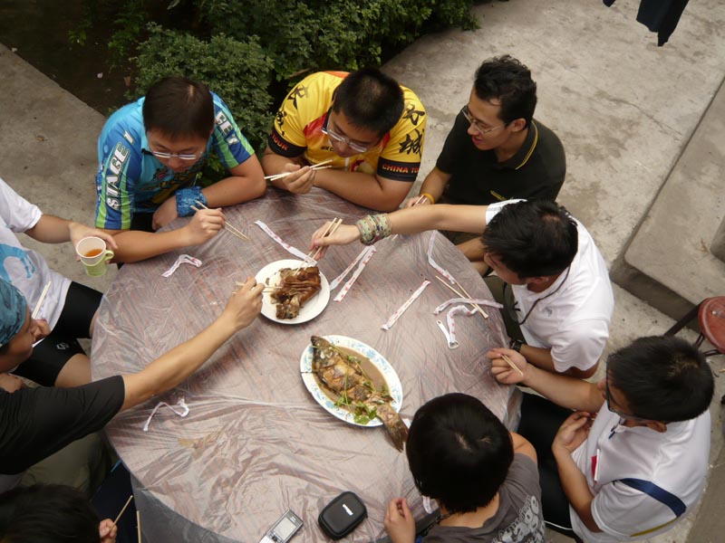 起来拍张照的功夫，盘里的东东就剩一半啦