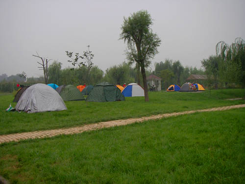 园内，车友自带的帐篷。