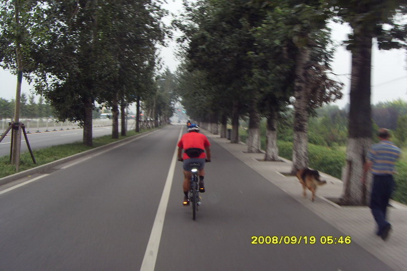 豪客（对美女嘴脸）：“美眉~，偶等着你。。”（对男同胞）：“靠，是男人么？比狗还慢!老太太阿，这么久才赶上来”（非怂恿飚车）   ...