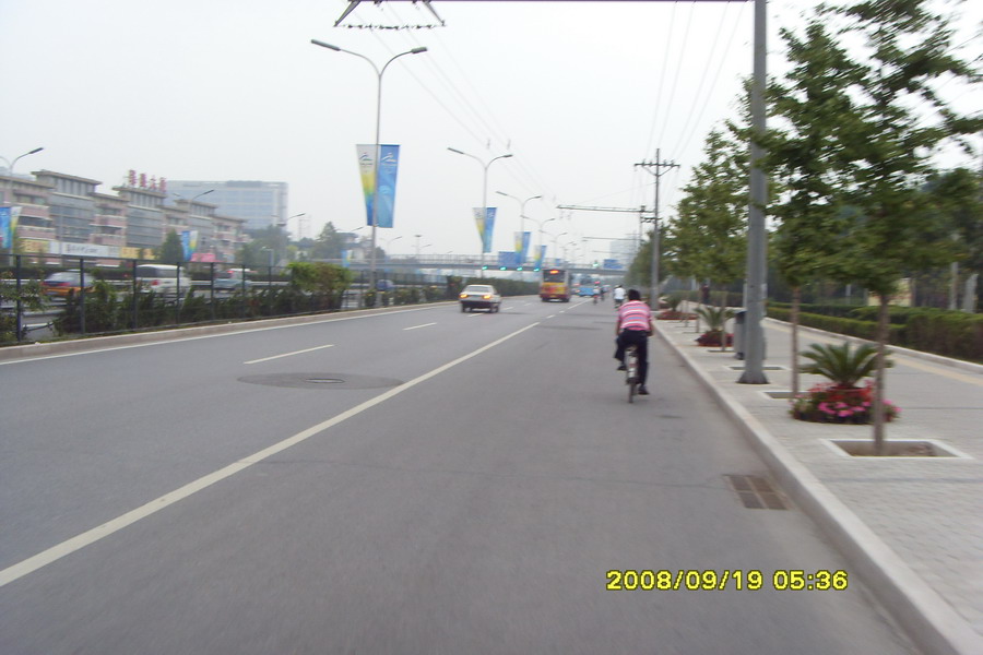 由南往北（西四环上），一般早上6点的光景还是蛮美好滴