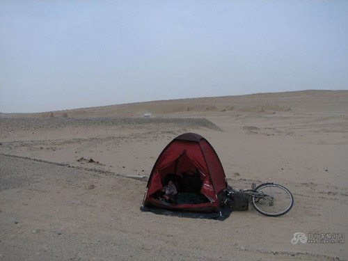 青海省冷湖至老茫崖之间荒漠露营.jpg