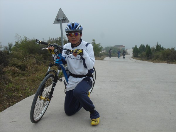 很高 比奥特曼高多了！！