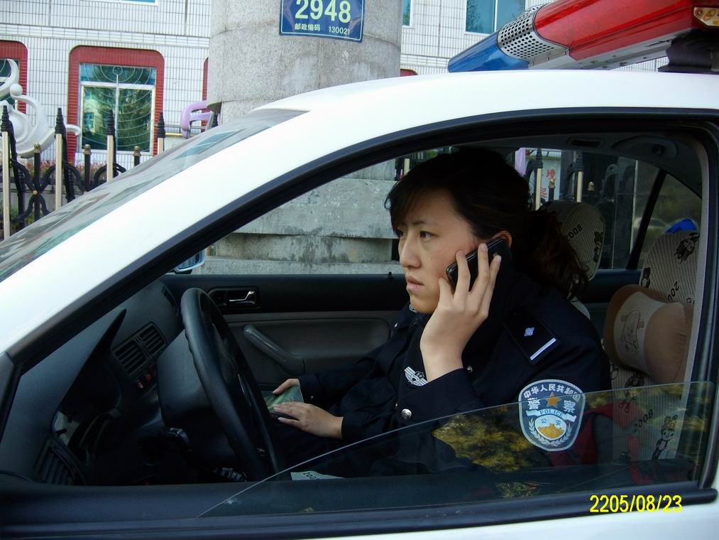 101号帮我问路的警花