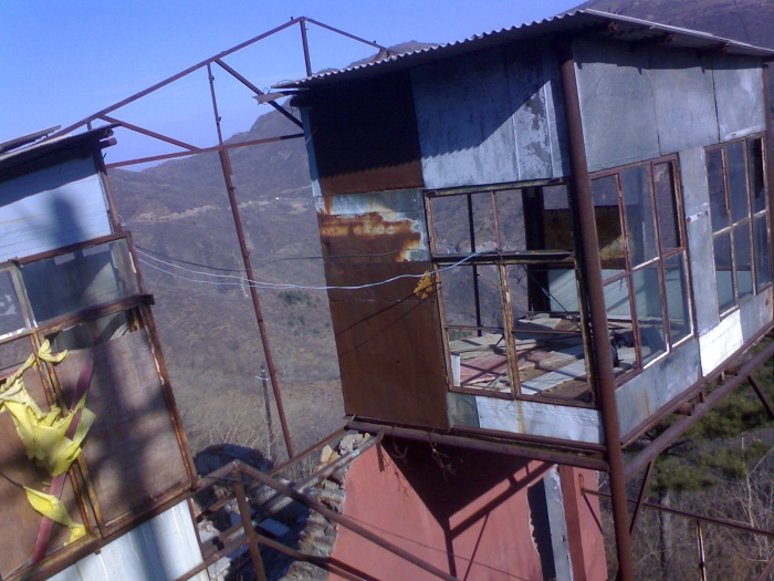 我曾经在这个屋子里去过暖...