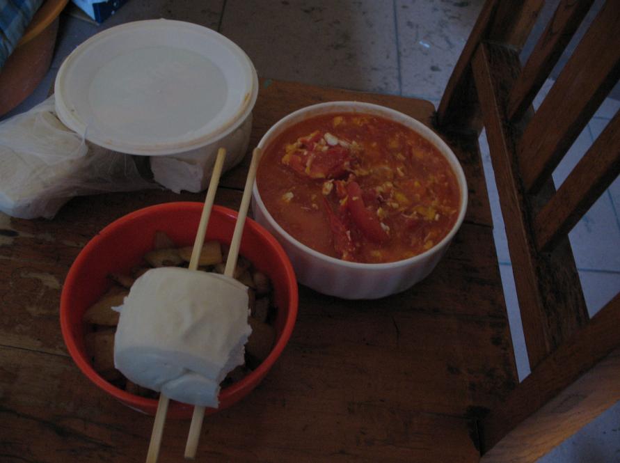 可怜啊!!2菜 肉炒土豆\鸡蛋西红柿