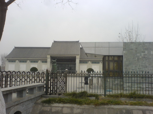 纪念馆，不知道是不是地道口，边上好多农家饭。