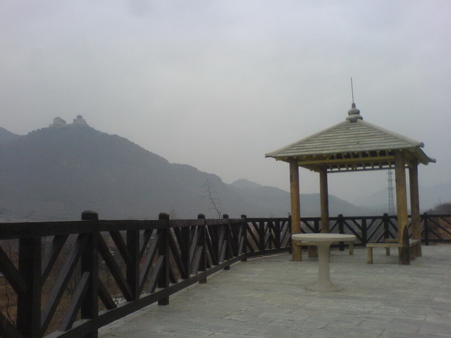 密三路上的观景台