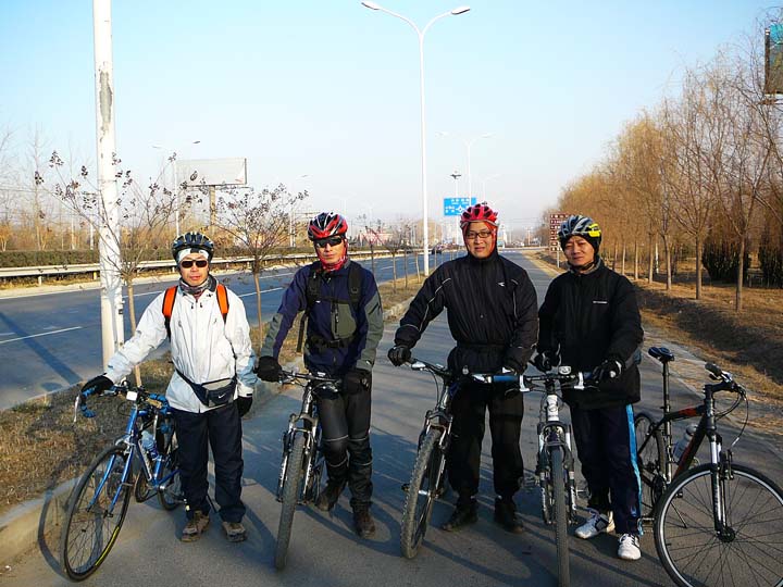 大柳树环岛合影2