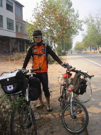 遇到从连云港骑去印度的骑车爱好者