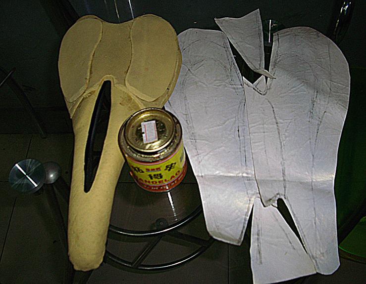 其中一个硬坐上加泡沫