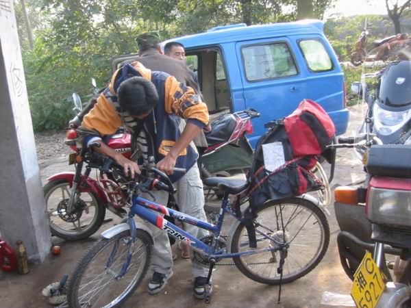 这位珠海小伙就骑这车照走长途