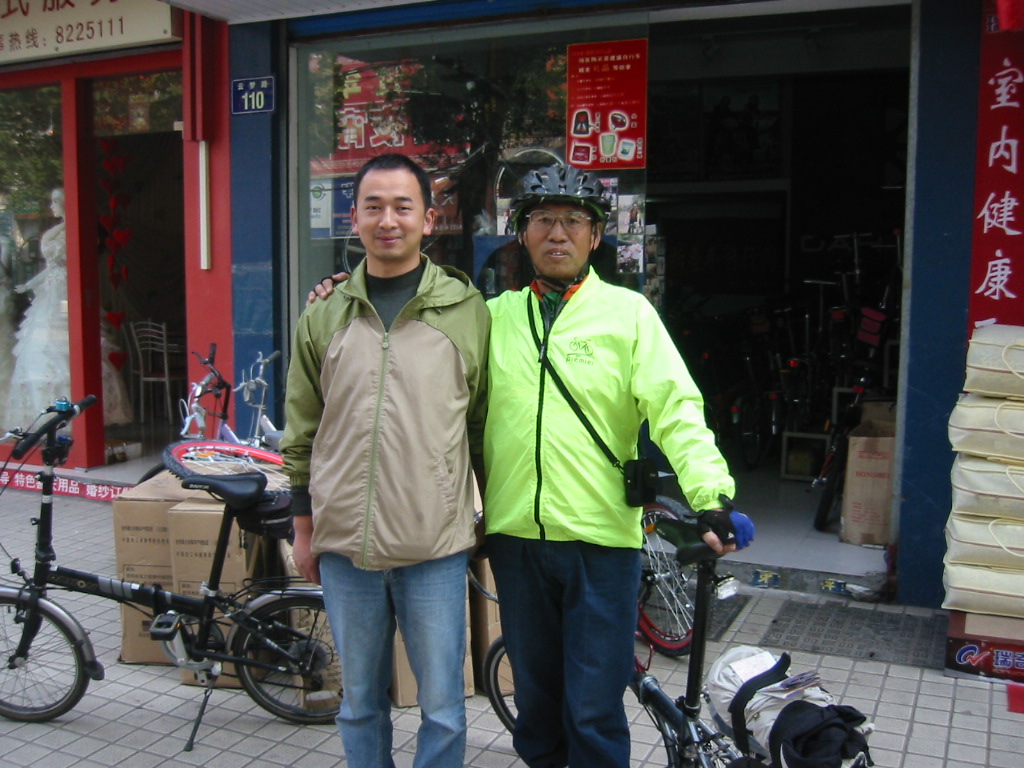 在岳阳去看望早就熟悉了的车友“麦加”