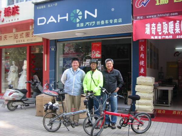 在他车店遇到两位台湾车友