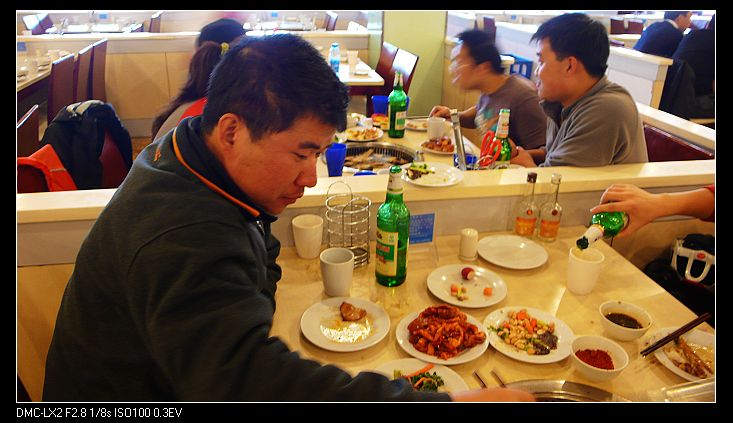 包子塔吃得超级投入