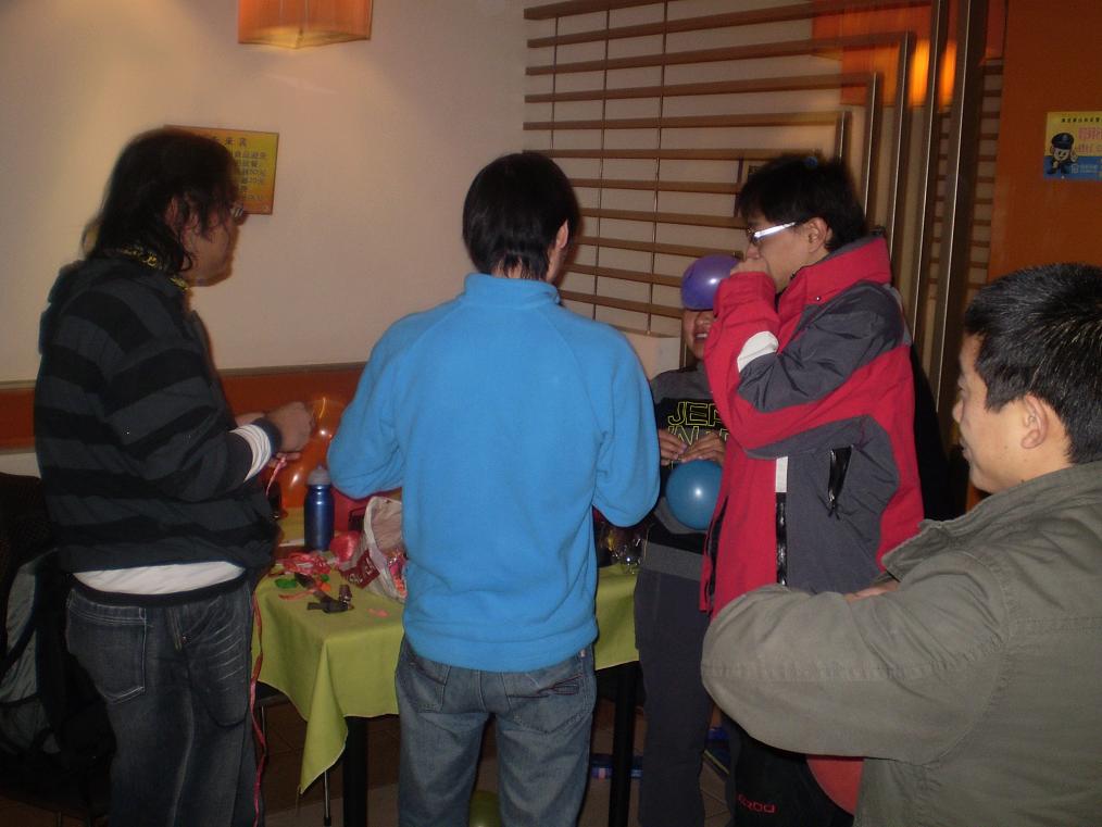 吹气球.JPG