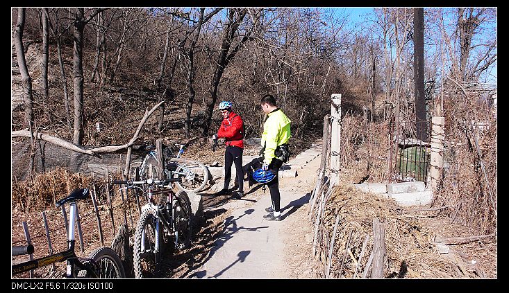 偶遇一个说俄罗斯口音英语的老外,他说是英国来的,我们判断是在那里考察地形 ... ... ...