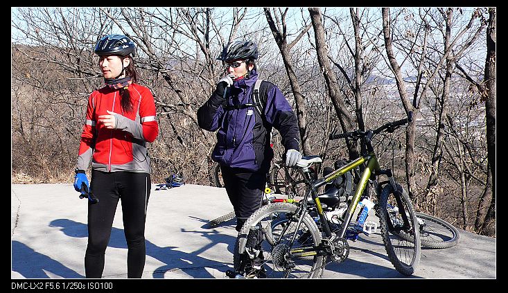 女同学虾米和晃晃