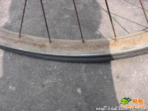 “特制的全天候扁平无气胎，适合各种恶劣路况，少去了补胎、保养的麻烦”  ...