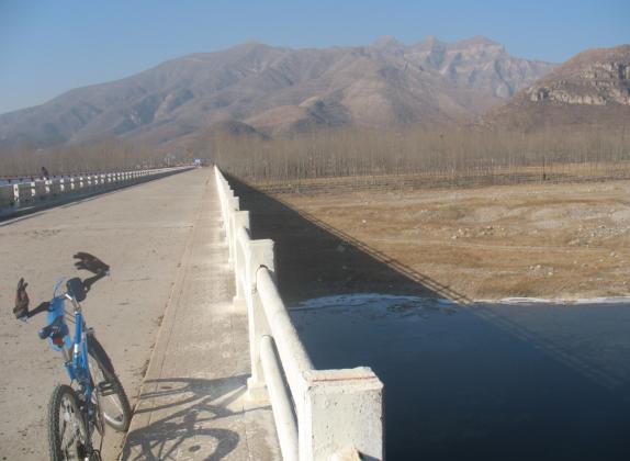 过了这个桥就是河北省了