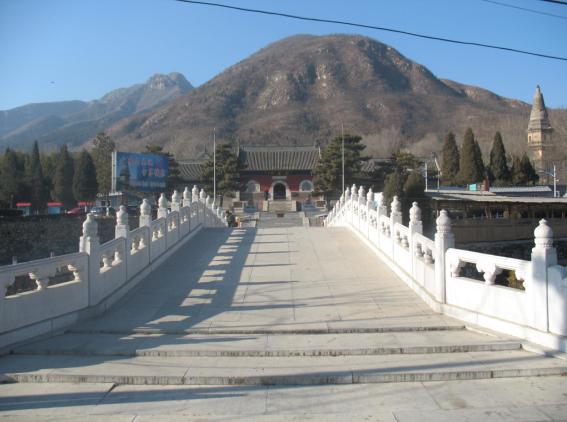 去水库的路上路过云居寺