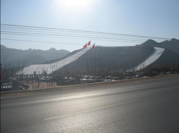 路过云居寺滑雪场，我可以搞到80元的雪票，可以滑一天。