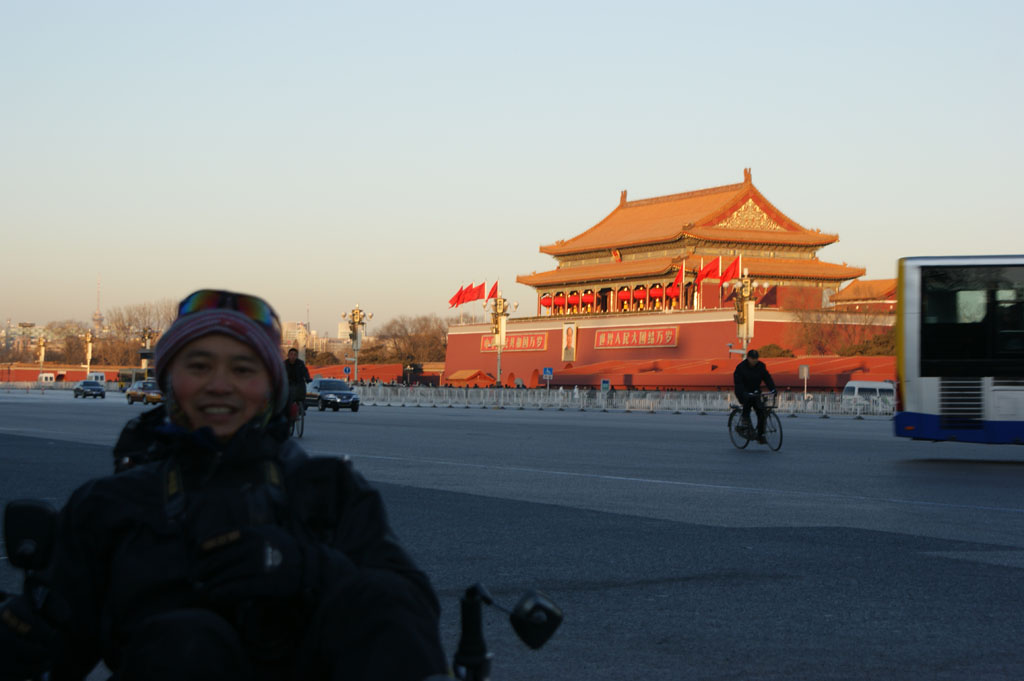 这位老兄骑着躺车来的，俺还是第一次见这东东哦。