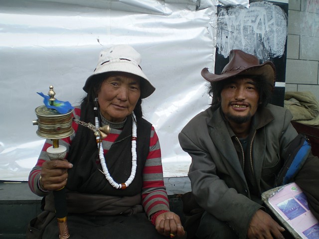 虔诚、单纯、善良的藏族朋友母子
