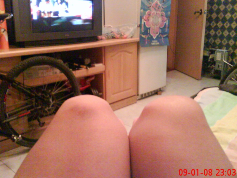 看我两个膝盖不一样大