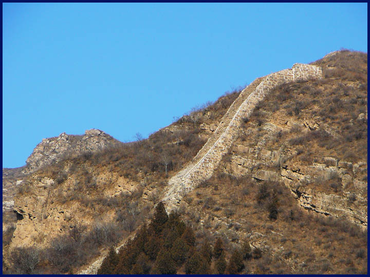 东边残缺的城墙