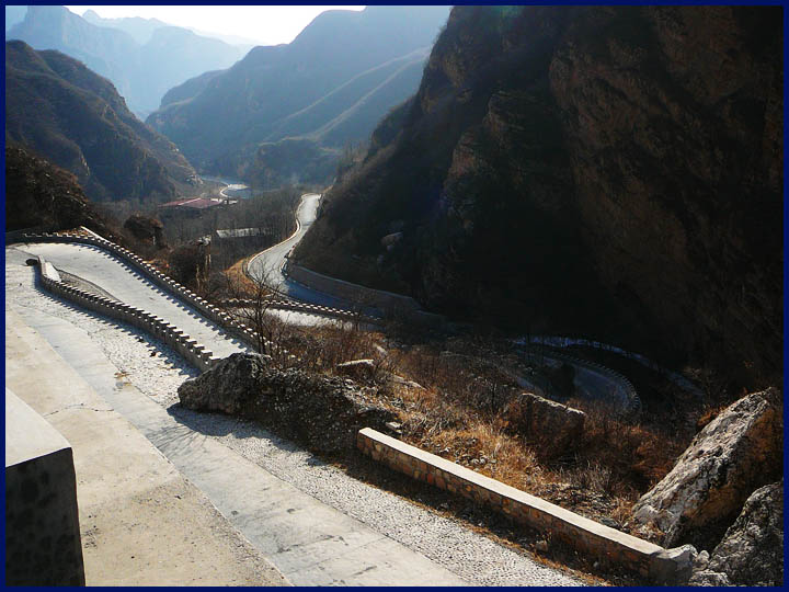 整条路唯一的一处弯道，有5个180度的弯